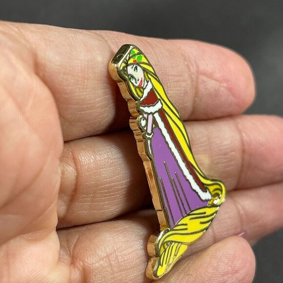 Disneyland Rapunzel Princess Trading Pin Tangled Christmas Lapel Pin Brooch Gift - Picture 5 of 11